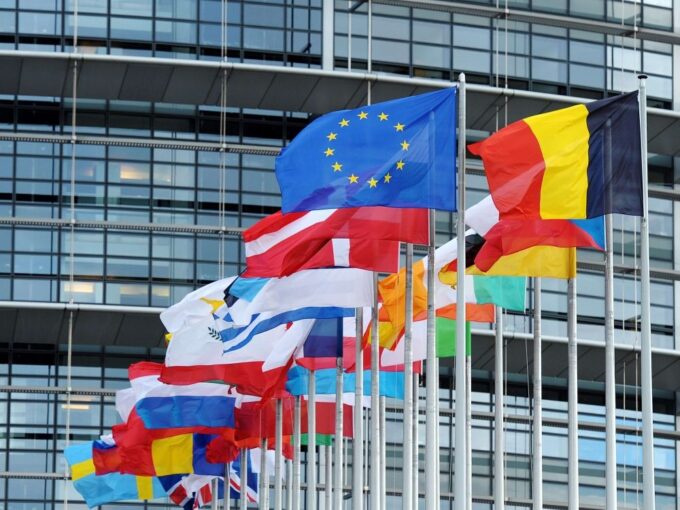canadians-are-‘overwhelmingly-open’-to-closer-eu-ties-as-carney-heads-to-europe:-poll