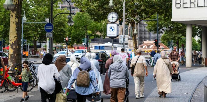 how-germany’s-far-right-afd-is-courting-the-voters-it-promises-to-deport