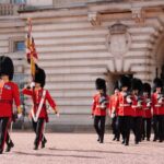 why-canadian-sourced-bearskin-caps-worn-by-buckingham-palace-guards-could-be-replaced-with-faux-fur