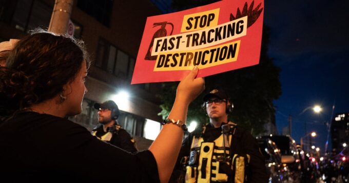 more-than-1,000-march-in-toronto-against-carney’s-investment-summit