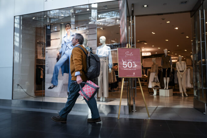 consumers-open-wallets-again-as-retail-sales-top-market-estimates