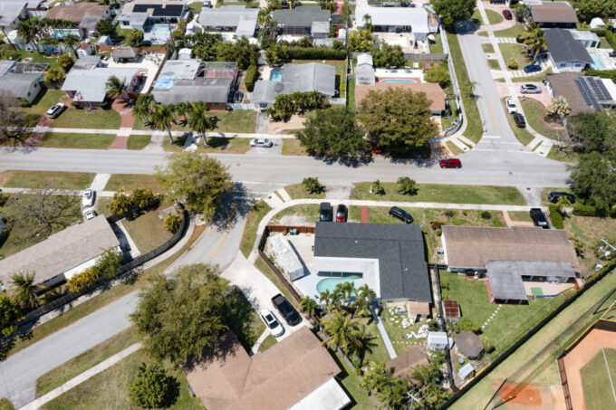 mortgage-demand-drops-as-rate-climbs-toward-7-percent