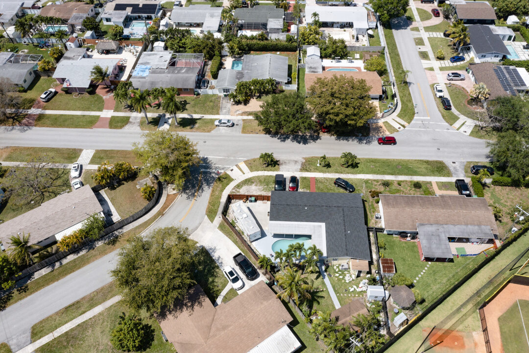mortgage-demand-drops-as-rate-climbs-toward-7-percent