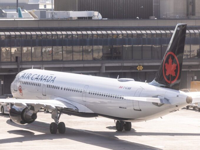 air-canada-removes-in-flight-director-from-service-after-antisemitic-posts