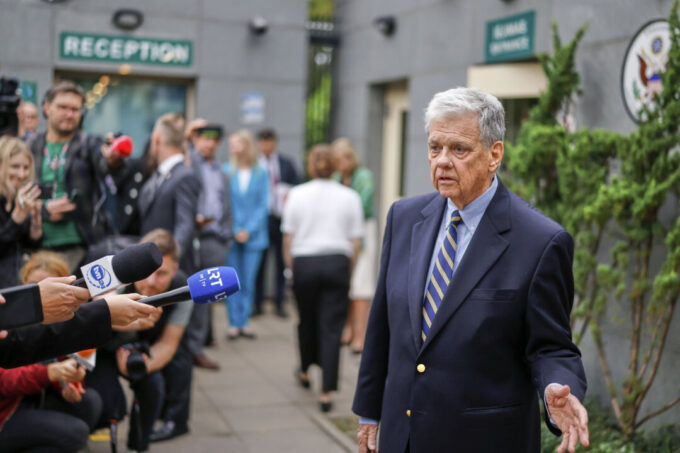 us-envoy-secures-release-of-25-more-prisoners-in-belarus