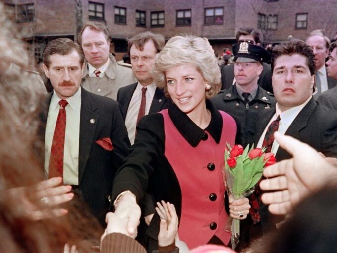 king-charles-issues-rare-statement-disputing-claims-from-princess-diana’s-brother