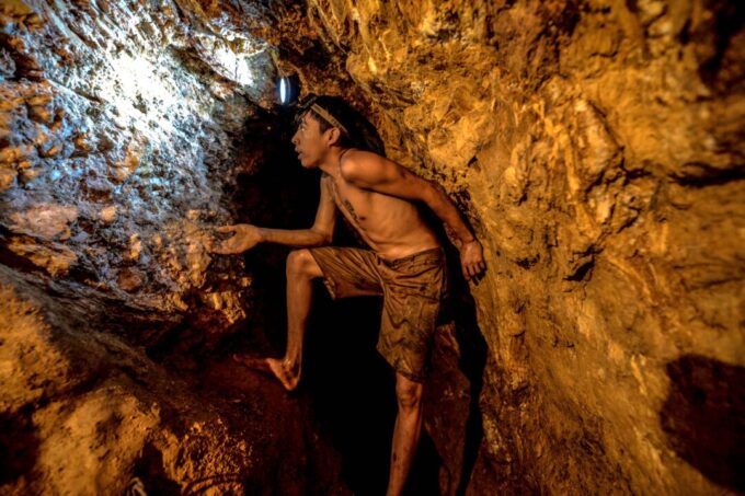 venezuela-grants-new-york-firm-gold-mine-rights-in-$1-billion-deal