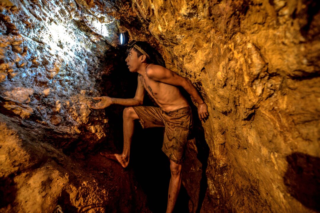venezuela-grants-new-york-firm-gold-mine-rights-in-$1-billion-deal