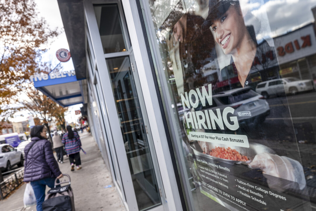us-unemployment-claims-slide-below-200,000-for-5th-time-this-year