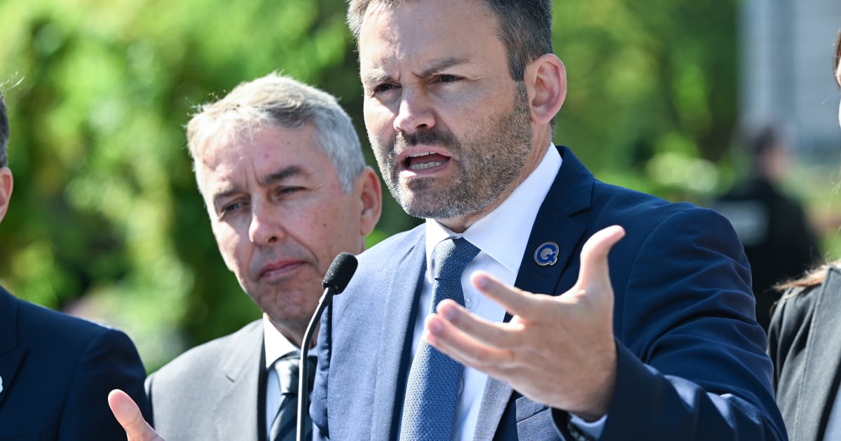 parti-quebecois-vows-to-‘tackle-bureaucracy’-and-return-to-a-balanced-budget-by-2029