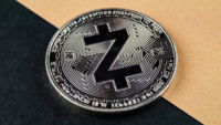 zcash-closes-on-$1,400-after-coinholders-vote-to-keep-bitcoin-style-halvings