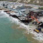 week-in-photos:-coastal-erosion-in-california,-zebra-doves-in-thailand,-and-shepherd-protest-in-romania