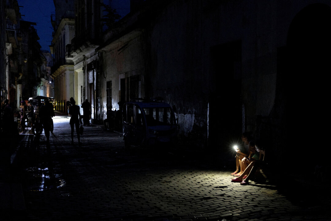 cuba-plunges-into-darkness-again-with-total-collapse-of-electricity-grid