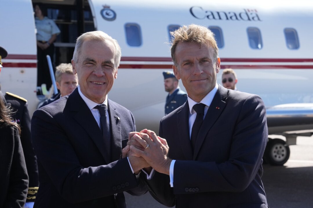 canada,-france-pledge-to-work-together-on-space-infrastructure,-economy