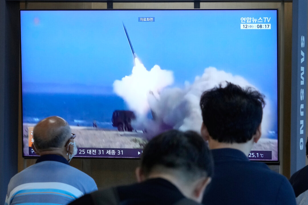 north-korea-launches-missiles-off-coast,-seoul-says