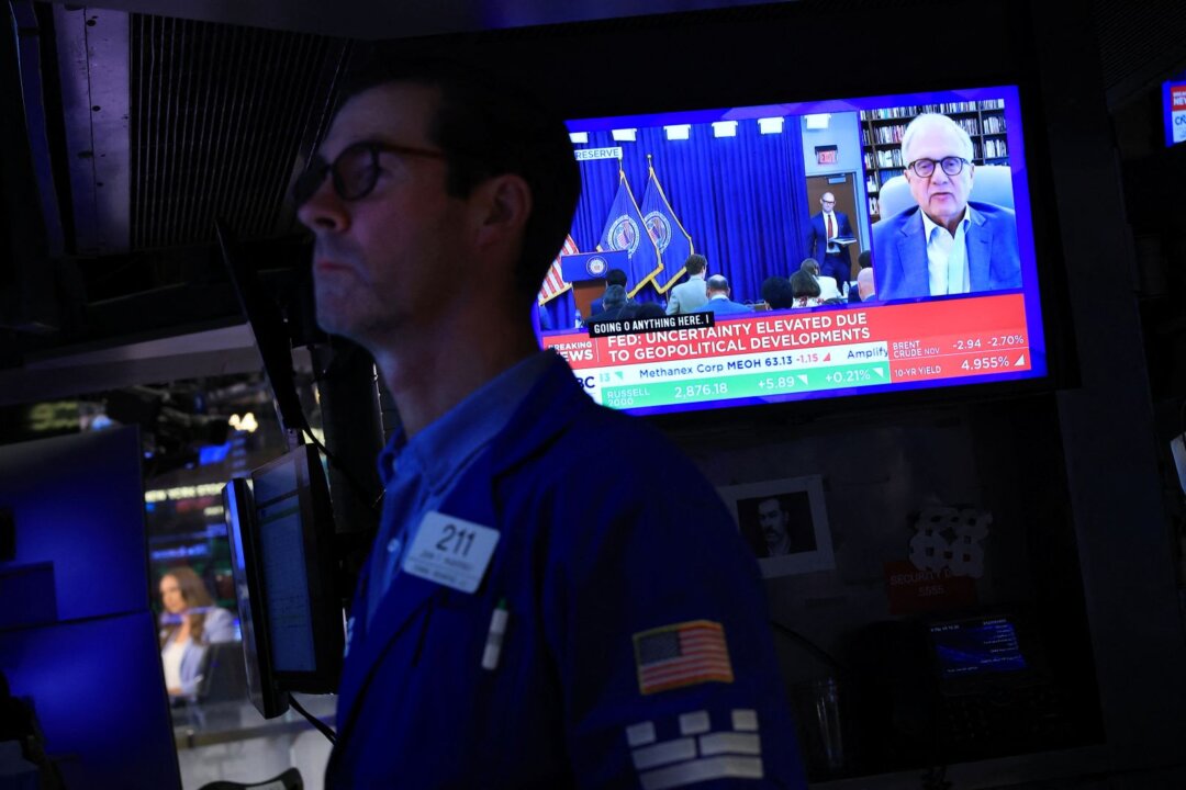s&p-500-nears-record-high-as-oil,-bond-yields-extend-slide