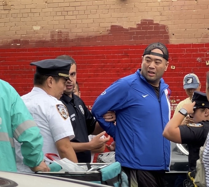 anti-ccp-protesters-march-in-new-york-ahead-of-xi-visit;-police-detain-man-from-opposing-march-after-attack