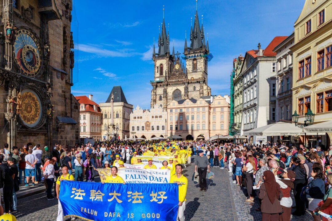 thousands-of-falun-gong-practitioners-march-in-prague-to-showcase-hope-and-resilience