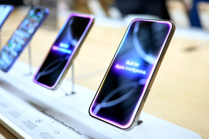 apple-opens-claims-in-$250-million-siri-settlement-for-iphone-16,-15-pro-buyers