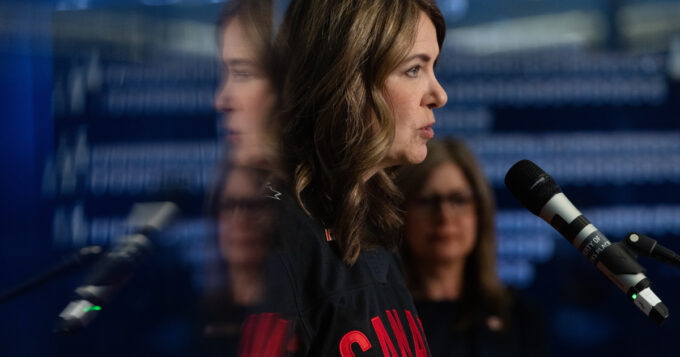alberta’s-smith-rejects-party-accusation-she’s-muting-pro-canada-referendum-ads