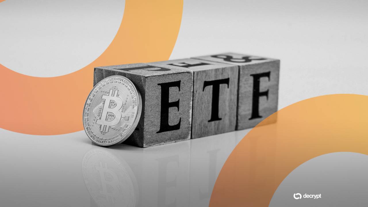 bitcoin-etfs-take-nearly-$1b-in-a-day-as-average-holder-returns-to-profit