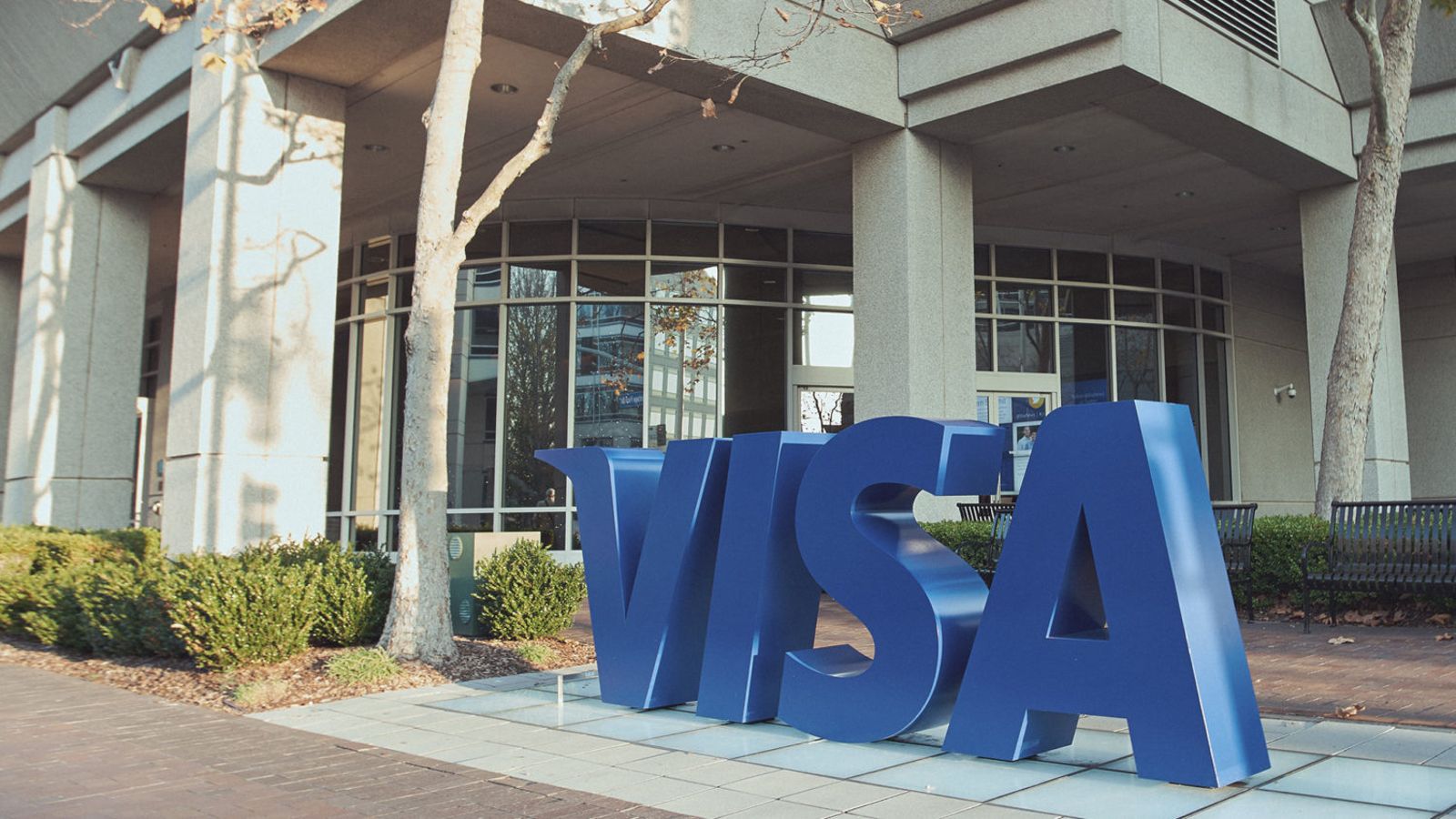 stablecoin-adoption-intent-rises-from-36%-to-56%-with-bank-level-protections,-visa-says