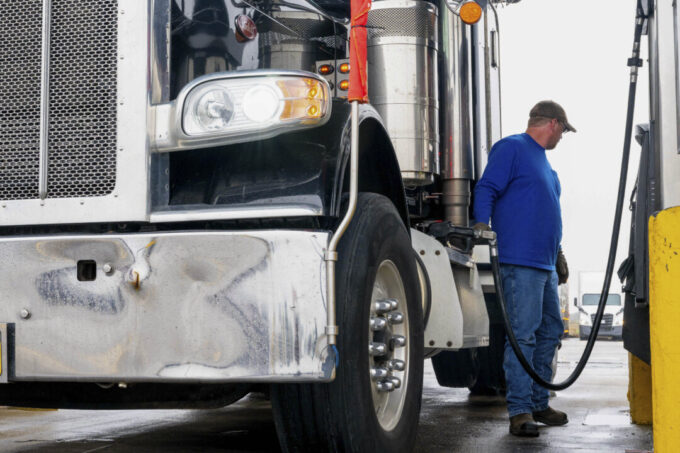 us-industry-groups-urge-trump-to-reject-diesel-export-ban