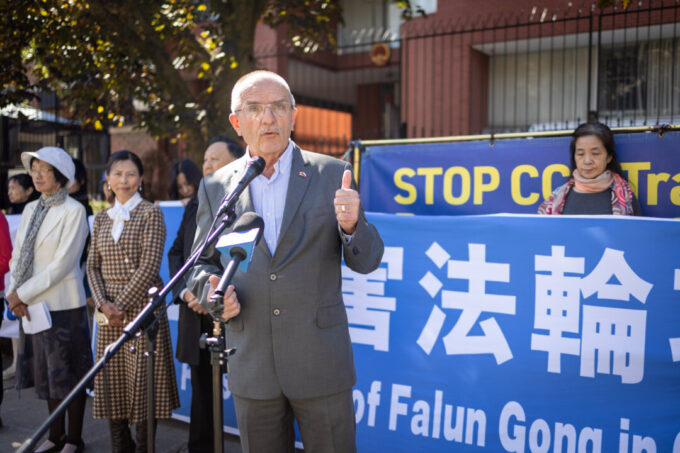‘stop-transnational-repression’:-community-leaders-condemn-attack-on-falun-gong-practitioner-outside-chinese-consulate-in-toronto