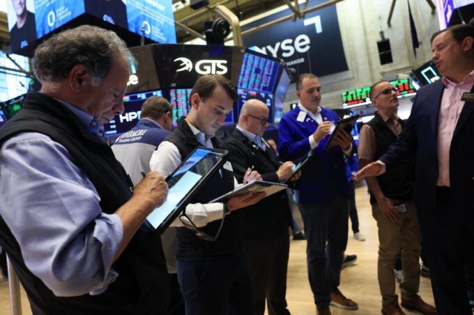 wall-street-review:-tech-drives-stocks-higher,-but-rising-bond-yields-cloud-outlook