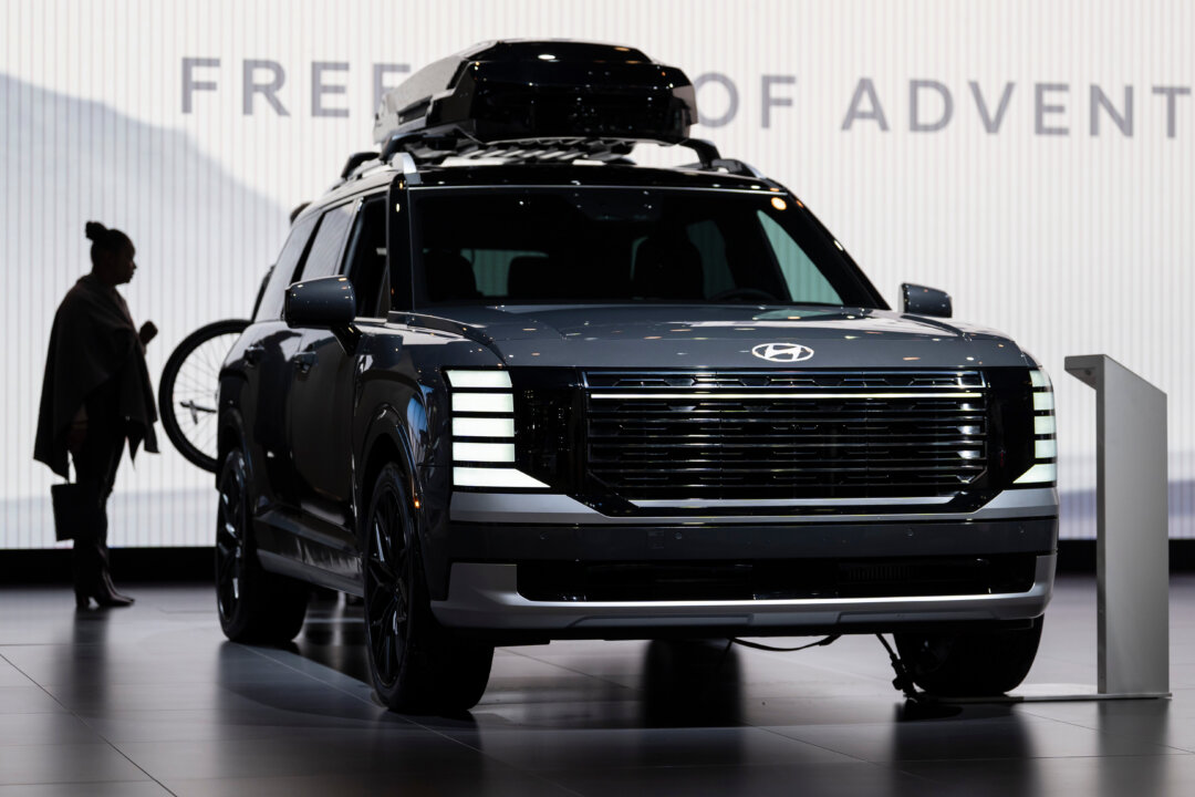 trump-says-new-auto-rules-aim-to-cut-car-prices,-boost-us-production
