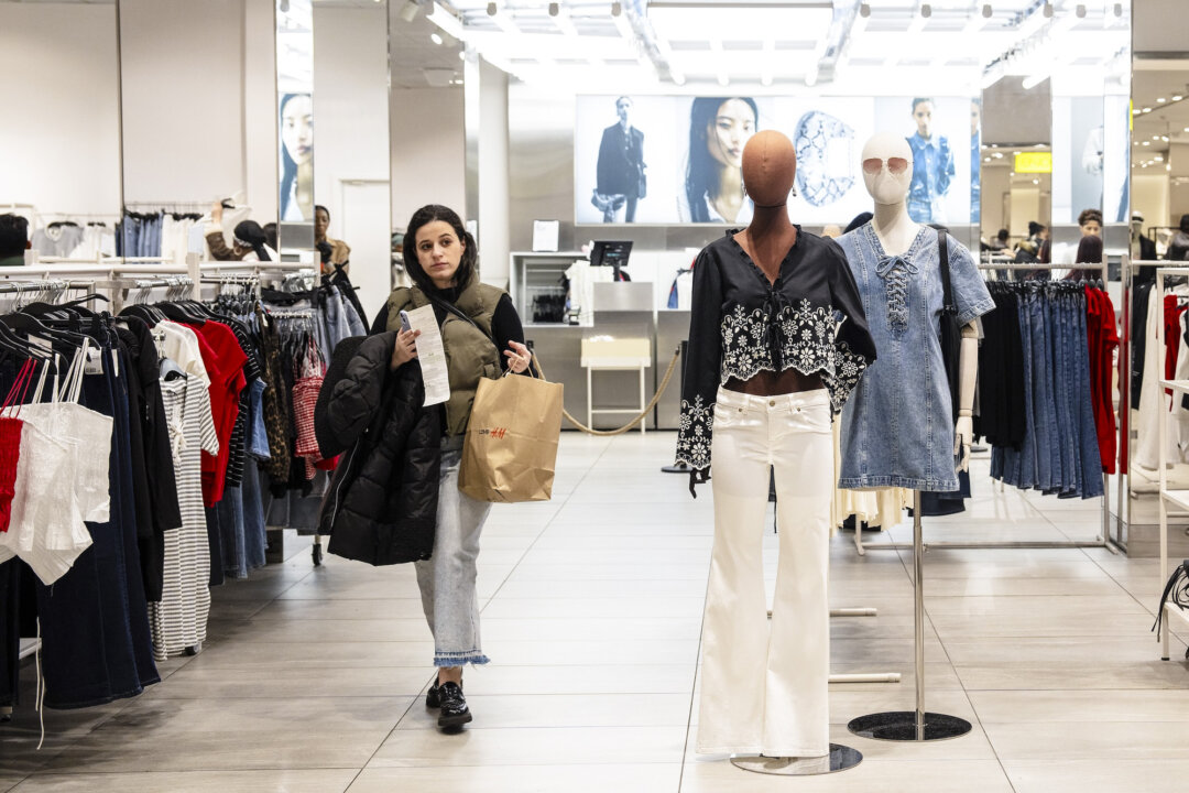 investment,-consumer-spending-lift-us-gdp-to-2.2-percent