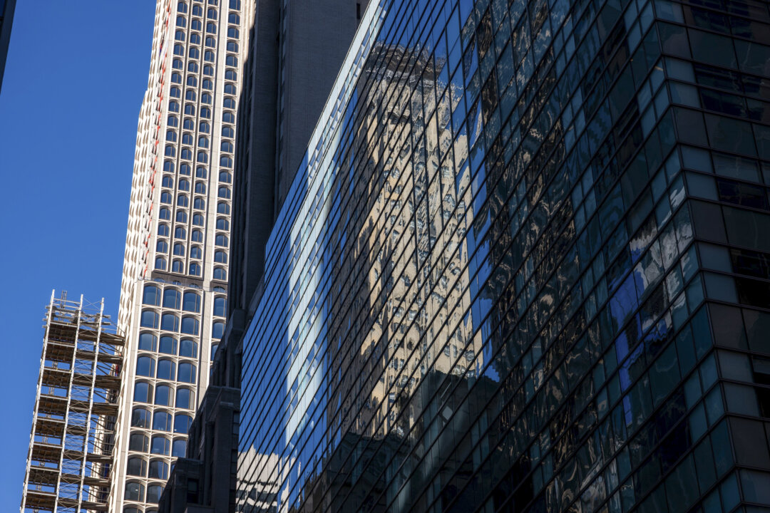 new-york-city’s-ai-boom-fuels-office-growth-but-squeezes-entry-level-hiring,-report-says