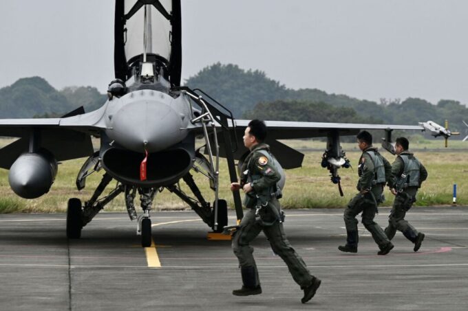 taiwan-receives-first-2-f-16-block-70-fighters-after-years-of-delay