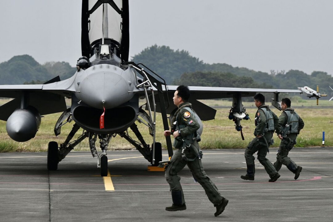 taiwan-receives-first-2-f-16-block-70-fighters-after-years-of-delay