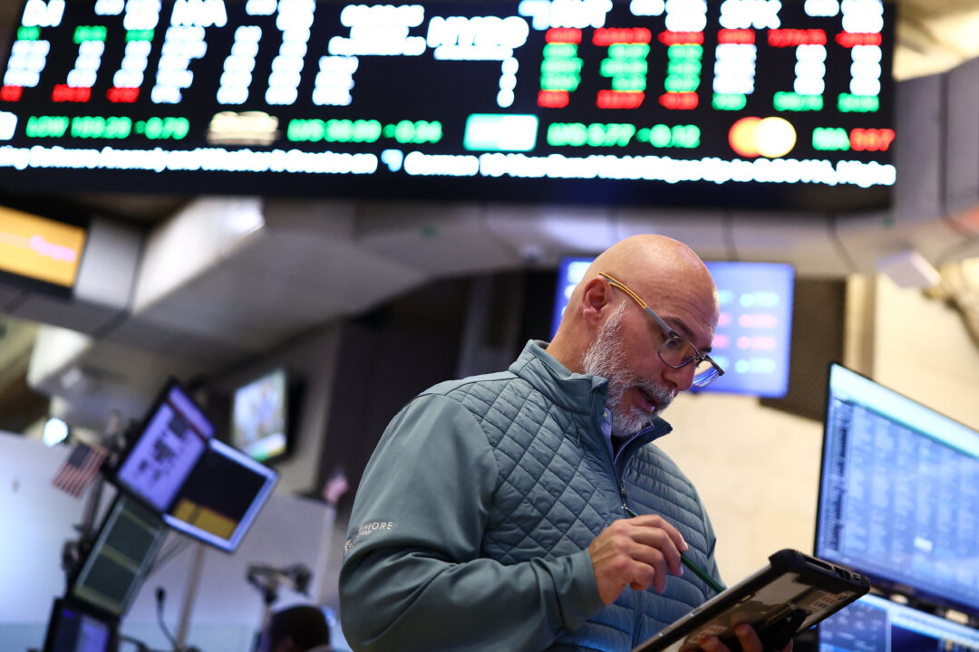 wall-street-review:-soft-jobs-report-cuts-rate-hike-bets,-lifting-stocks-friday