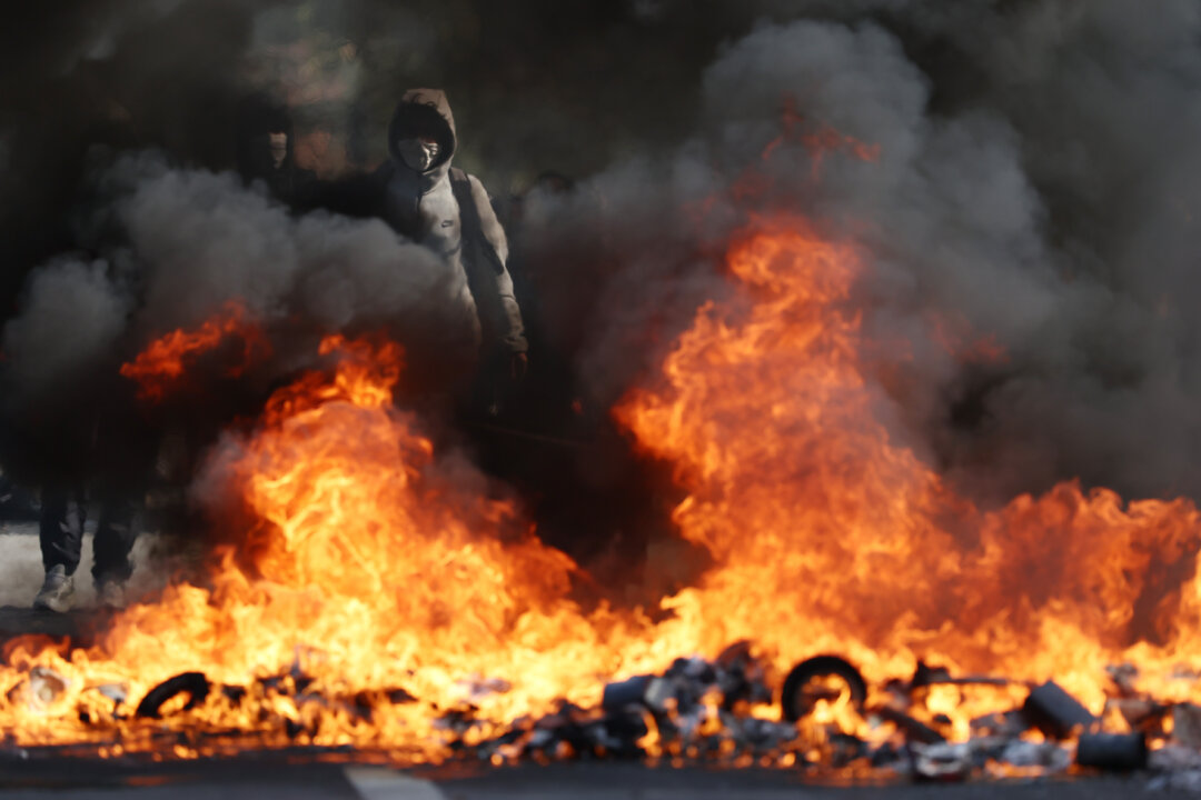 chaos-persists-across-france-amid-student-protests
