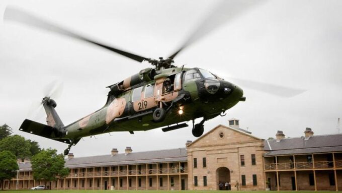 howard,-abbott,-greens-find-rare-common-ground-against-labor’s-defence-base-sale
