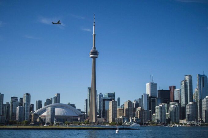 ontarians-vote-in-municipal-elections-amid-tight-toronto-mayoral-race